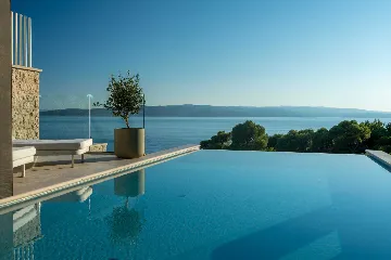 Modern Seaside Villa with Pool in Baška Voda