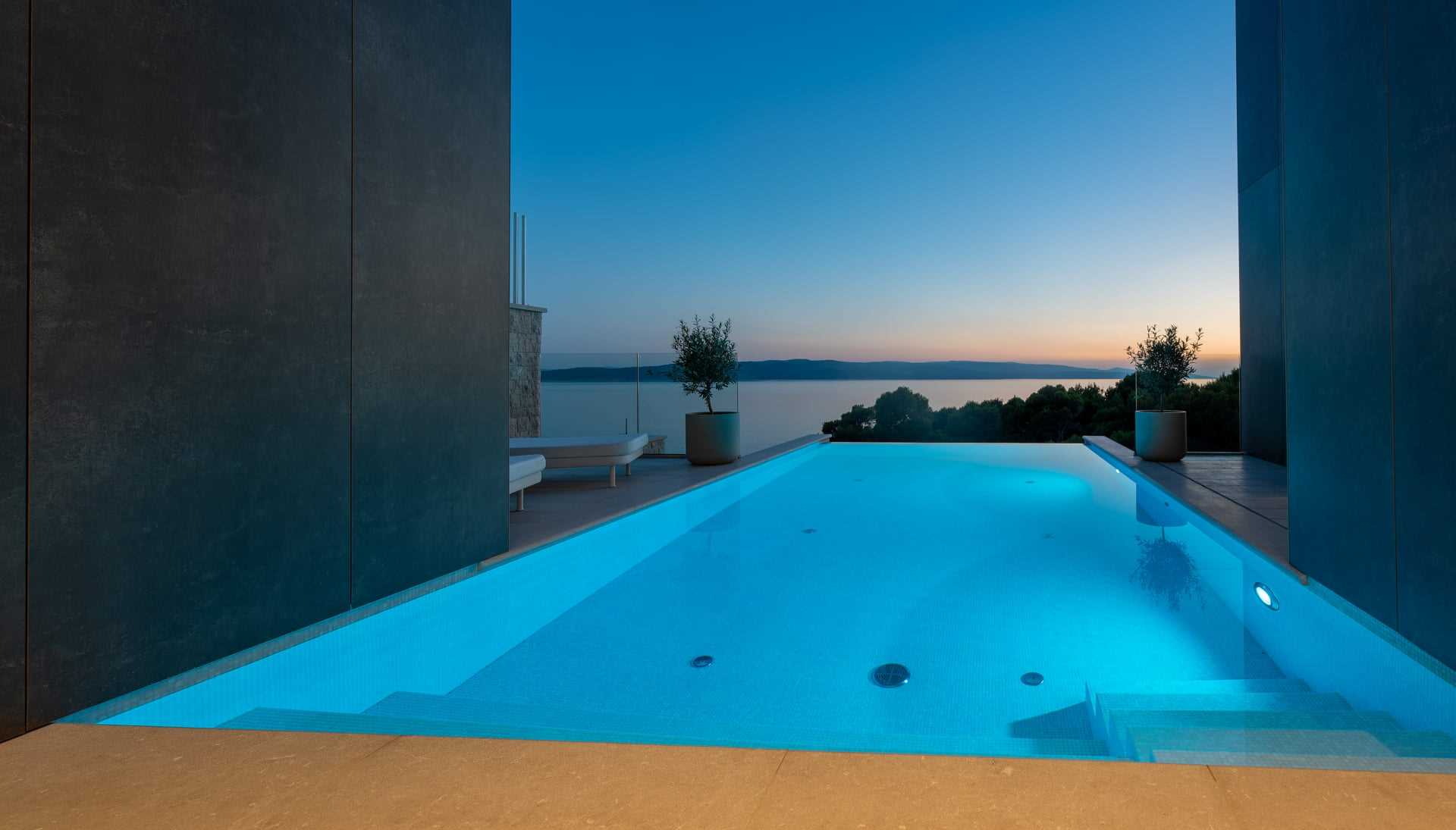 Luxury Villa Beyond Waves with Pool