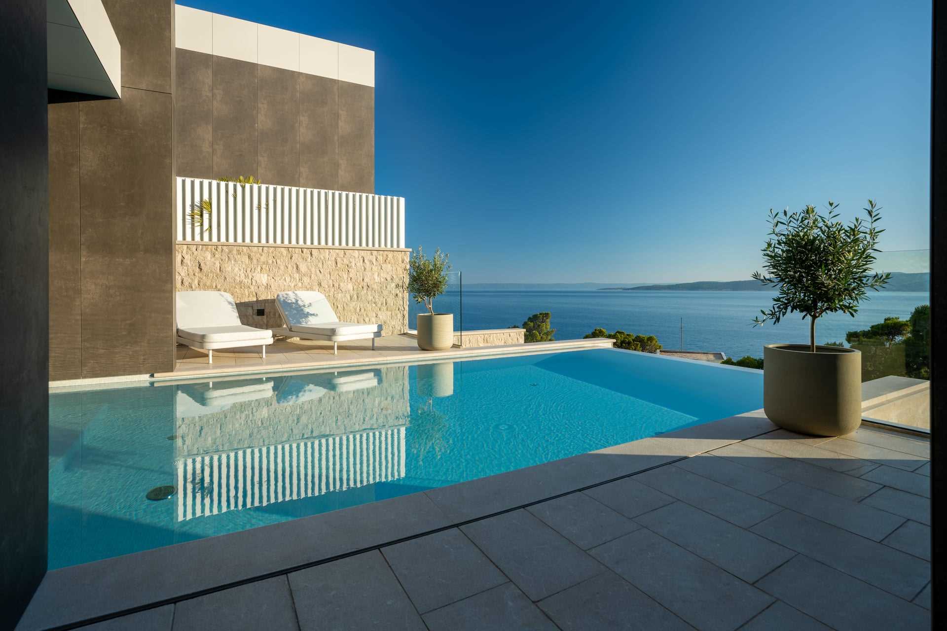 Luxury Villa Beyond Waves with Pool