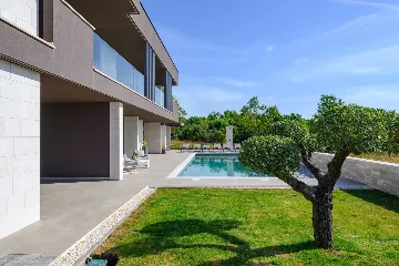 Contemporary Villa Retreat with Pool in Krnica