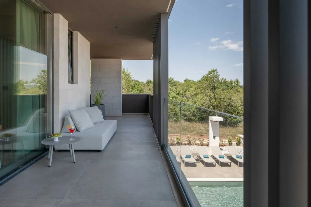 Contemporary Villa Retreat with Pool in Krnica