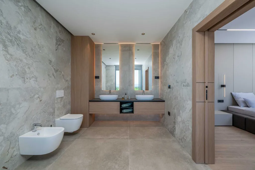 Contemporary Villa Retreat with Pool in Krnica