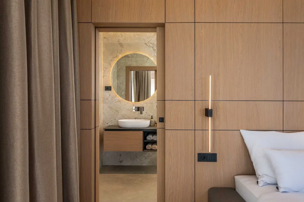 Contemporary Villa Retreat with Pool in Krnica