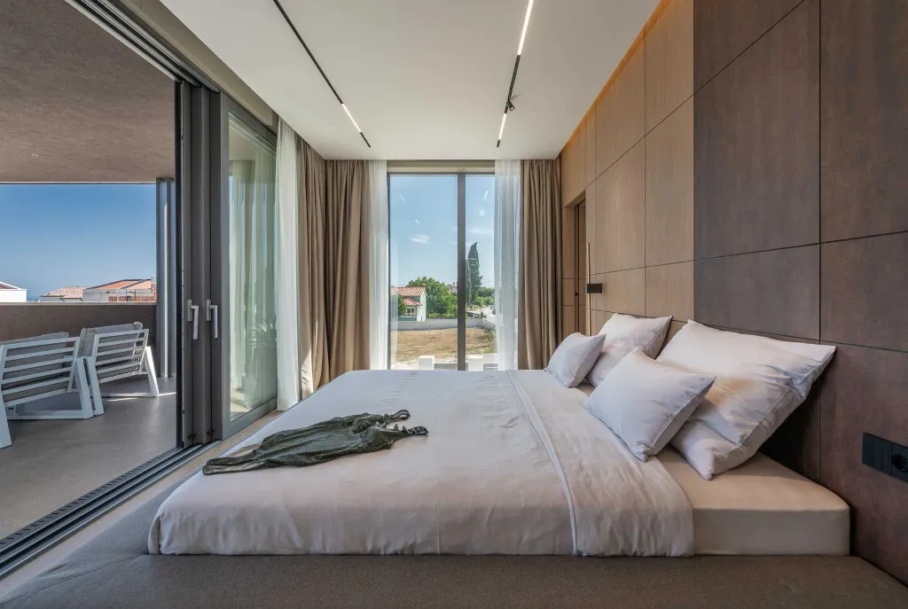 Contemporary Villa Retreat with Pool in Krnica