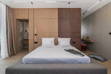 Contemporary Villa Retreat with Pool in Krnica