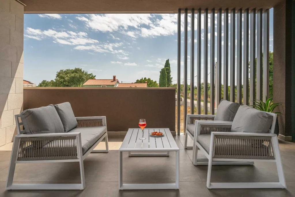 Contemporary Villa Retreat with Pool in Krnica