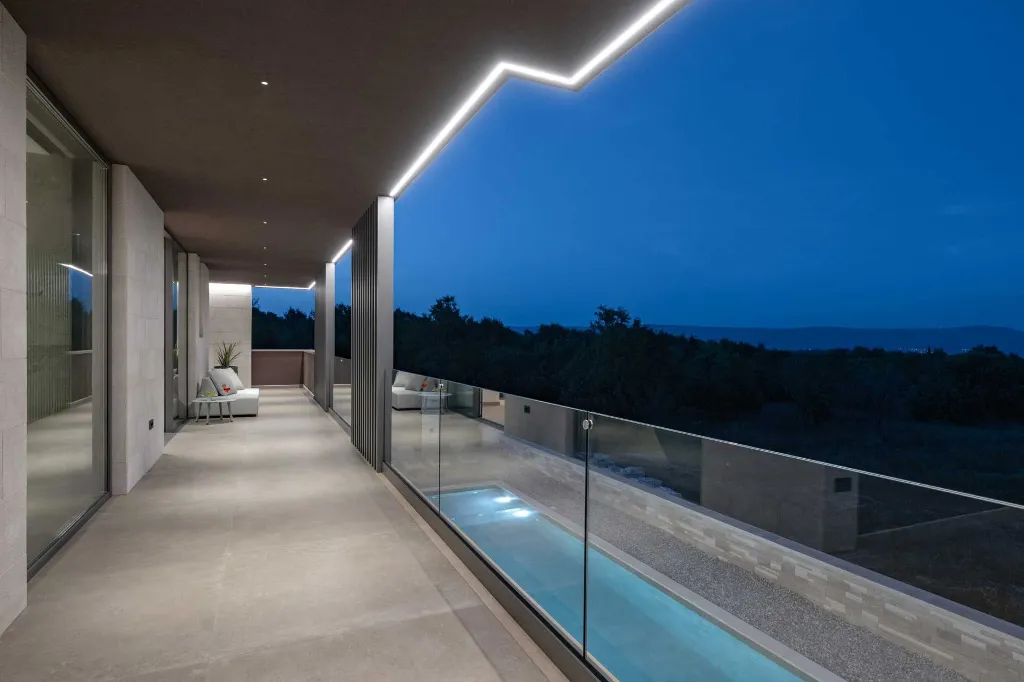 Contemporary Villa Retreat with Pool in Krnica