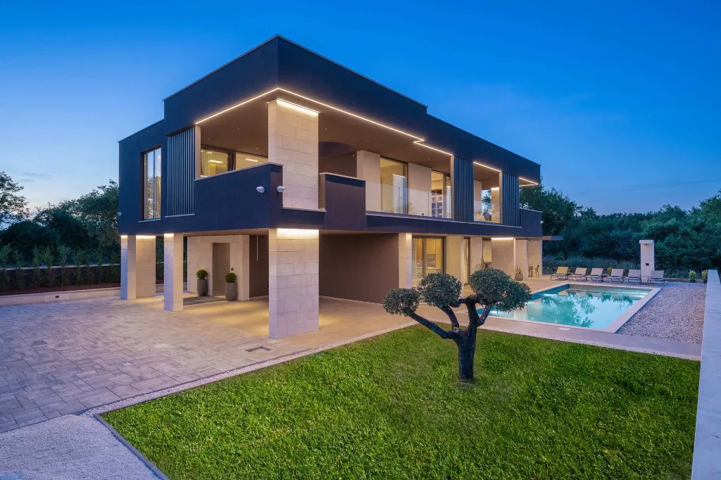Contemporary Villa Retreat with Pool in Krnica