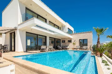 Modern Family Villa with Pool in Okrug Gornji