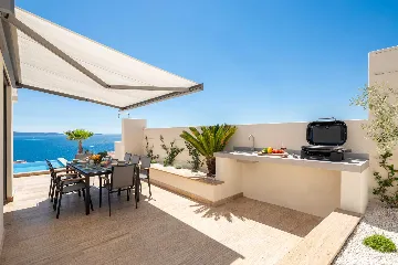 Modern Family Villa with Pool in Okrug Gornji