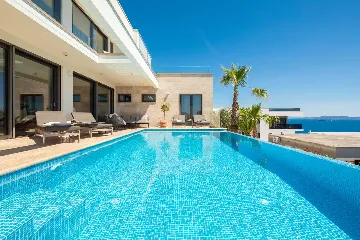 Modern Family Villa with Pool in Okrug Gornji