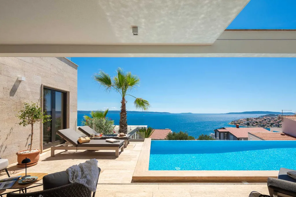 Modern Family Villa with Pool in Okrug Gornji