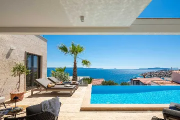 Modern Family Villa with Pool in Okrug Gornji