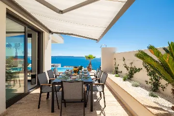 Modern Family Villa with Pool in Okrug Gornji