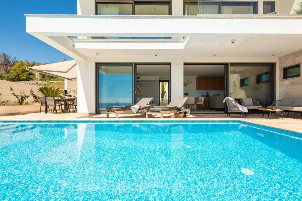 Modern Family Villa with Pool in Okrug Gornji