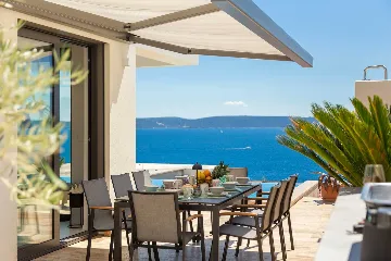 Modern Family Villa with Pool in Okrug Gornji