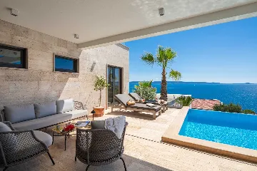 Modern Family Villa with Pool in Okrug Gornji