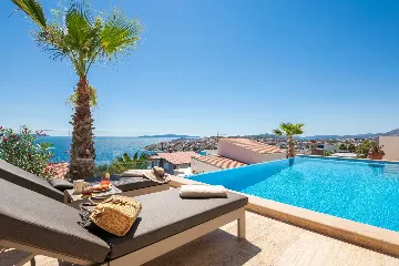 Modern Family Villa with Pool in Okrug Gornji