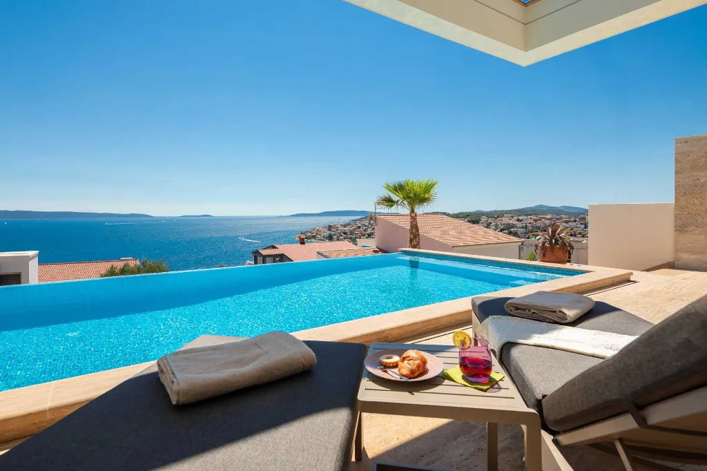 Modern Family Villa with Pool in Okrug Gornji
