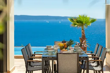 Modern Family Villa with Pool in Okrug Gornji