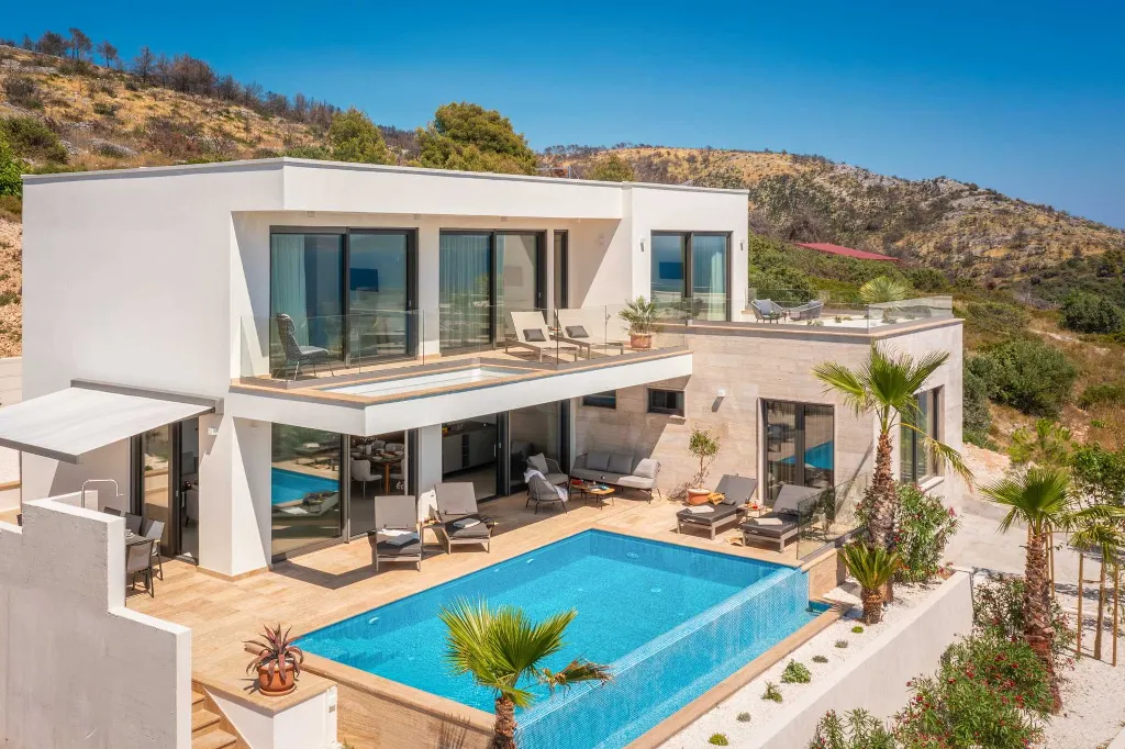 Modern Family Villa with Pool in Okrug Gornji