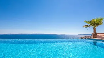 Modern Family Villa with Pool in Okrug Gornji