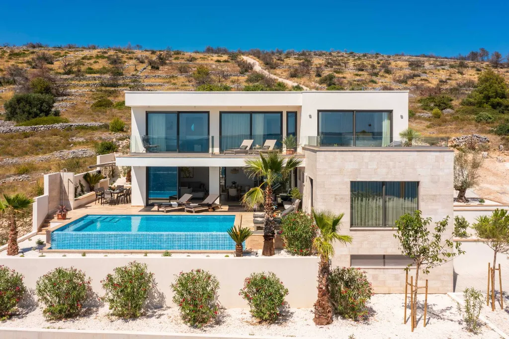 Modern Family Villa with Pool in Okrug Gornji