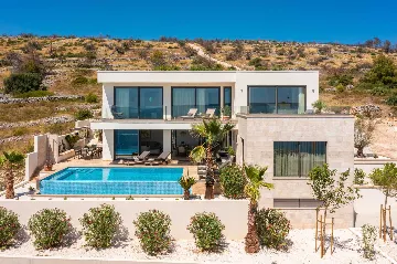 Modern Family Villa with Pool in Okrug Gornji