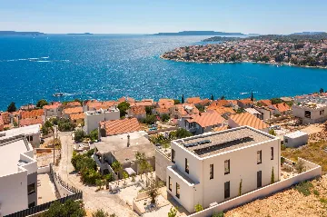 Modern Family Villa with Pool in Okrug Gornji