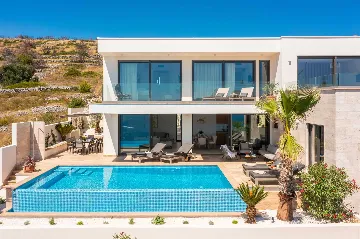 Modern Family Villa with Pool in Okrug Gornji