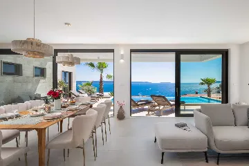 Modern Family Villa with Pool in Okrug Gornji