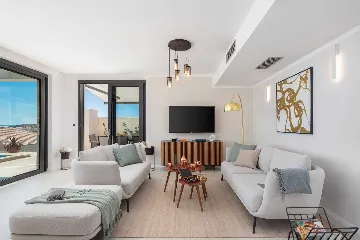 Modern Family Villa with Pool in Okrug Gornji