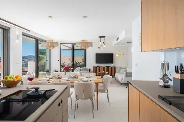 Modern Family Villa with Pool in Okrug Gornji