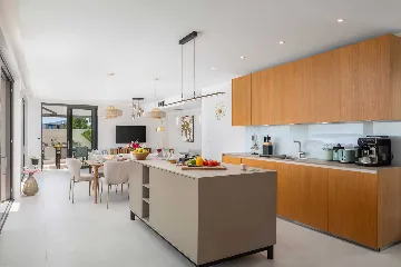 Modern Family Villa with Pool in Okrug Gornji