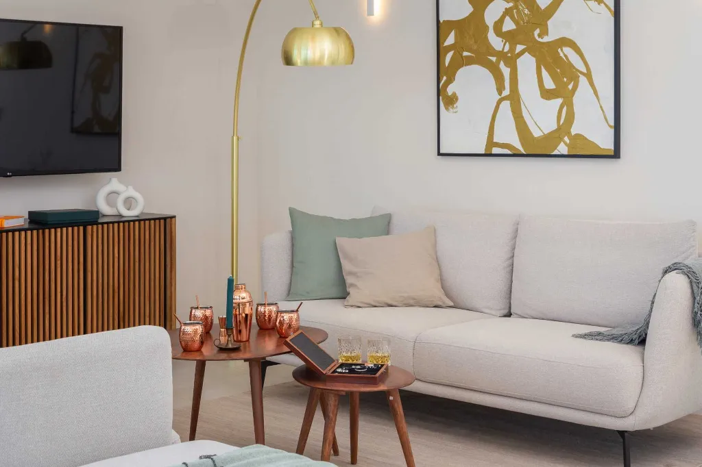 Modern Family Villa with Pool in Okrug Gornji