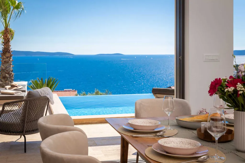 Modern Family Villa with Pool in Okrug Gornji
