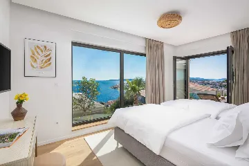 Modern Family Villa with Pool in Okrug Gornji