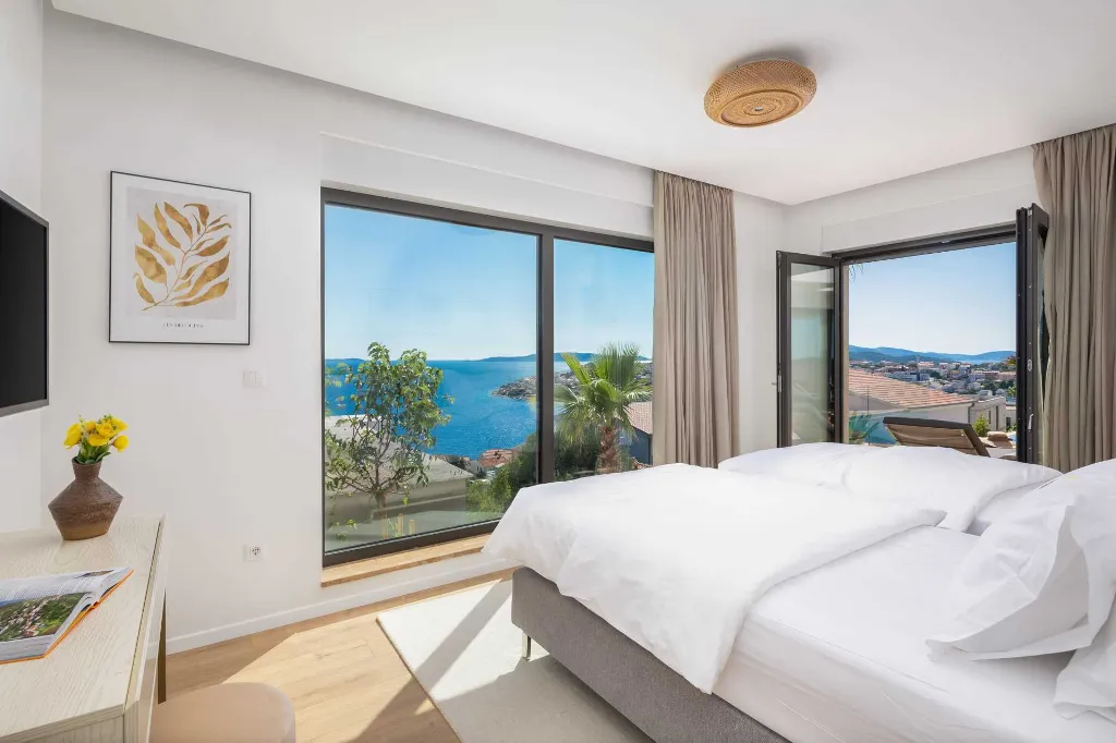 Modern Family Villa with Pool in Okrug Gornji