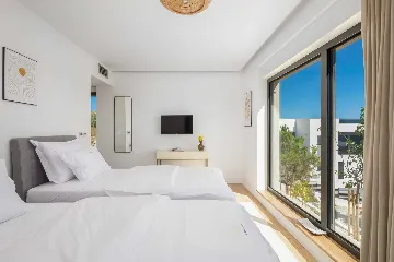 Modern Family Villa with Pool in Okrug Gornji