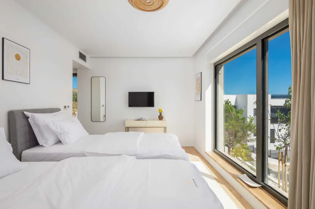 Modern Family Villa with Pool in Okrug Gornji