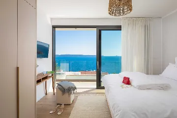 Modern Family Villa with Pool in Okrug Gornji