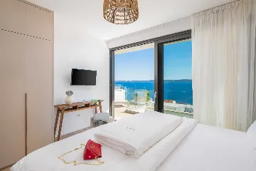 Modern Family Villa with Pool in Okrug Gornji