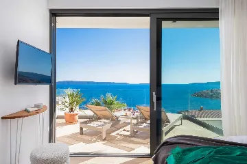 Modern Family Villa with Pool in Okrug Gornji