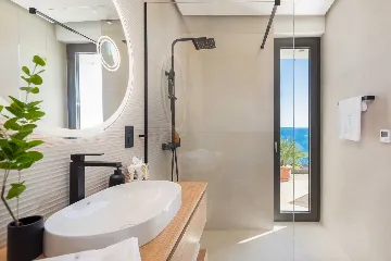 Modern Family Villa with Pool in Okrug Gornji