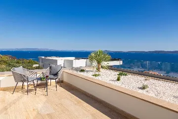 Modern Family Villa with Pool in Okrug Gornji