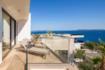 Modern Family Villa with Pool in Okrug Gornji