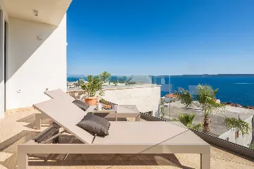 Modern Family Villa with Pool in Okrug Gornji