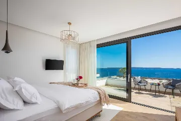 Modern Family Villa with Pool in Okrug Gornji