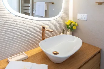 Modern Family Villa with Pool in Okrug Gornji