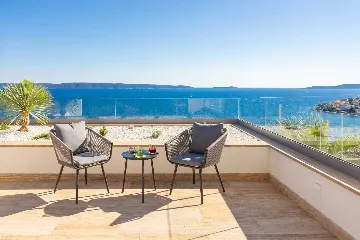 Modern Family Villa with Pool in Okrug Gornji